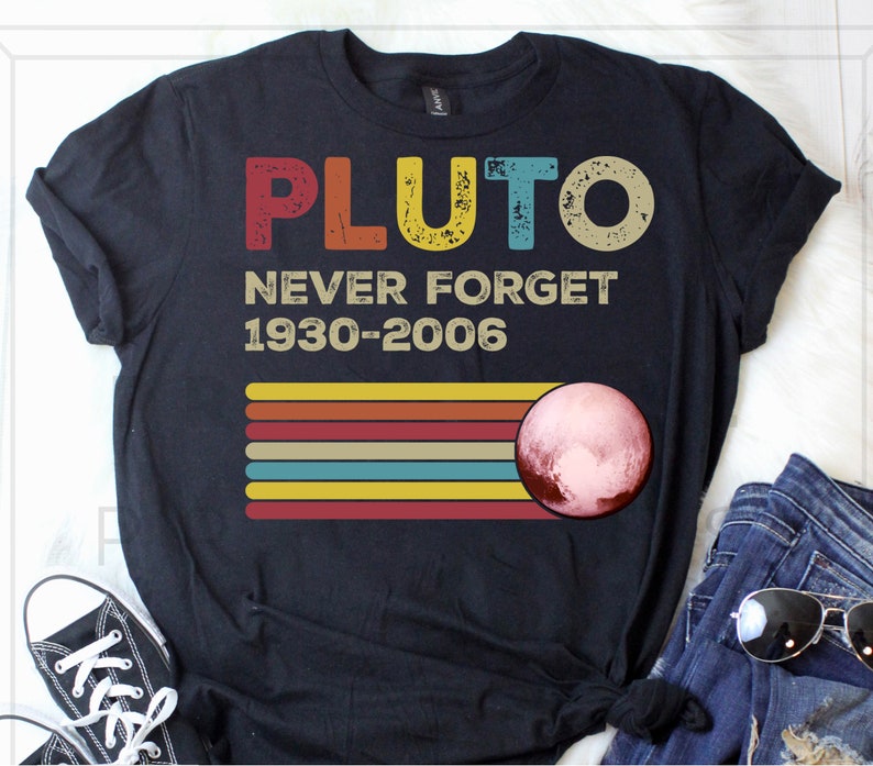 Pluto Never Forget 1930 - 2006 Vintage Funny Lover Gift T-Shirt