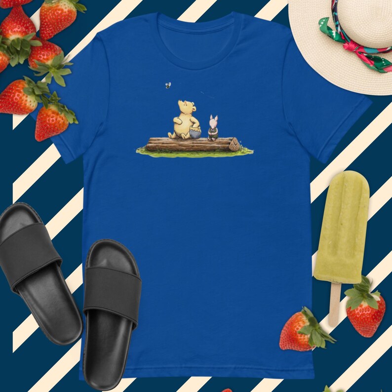 Classic Winnie the Pooh design Short-Sleeve Unisex T-Shirt, Gift for her, Mom, gift, vintage pooh and piglet fans