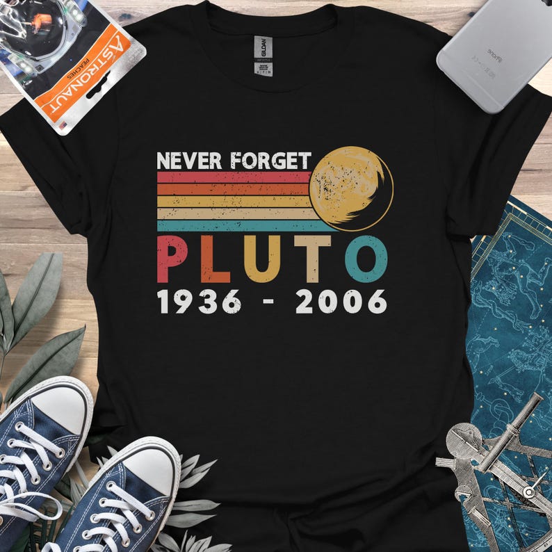 Retro Pluto Never Forget Planet Shirt, Trendy Science Tee, Astronomy Lover Tshirt, Universe T Shirt, Vintage Pluto Gifts, Planets Apparel