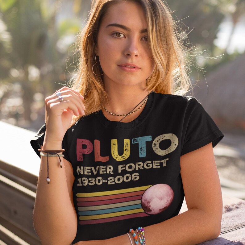 Pluto Never Forget 1930 - 2006 Vintage Funny Lover Gift T-Shirt