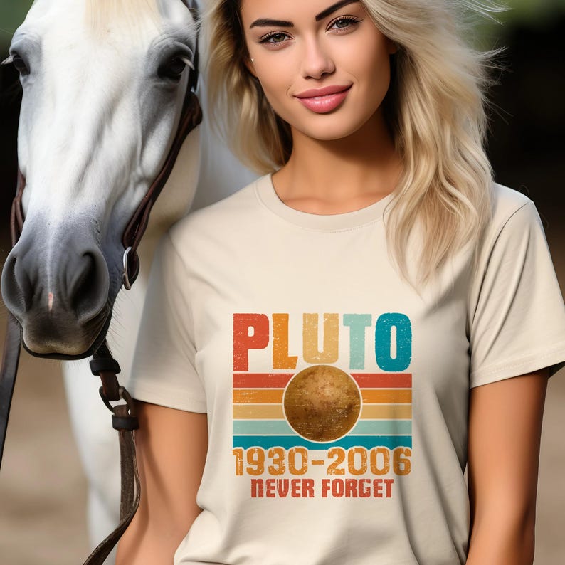 Funny Retro Space Tee, Pluto Never Forget T-Shirt, Vintage Astronomy Shirt, Science Gift for Space Lovers and Nerds