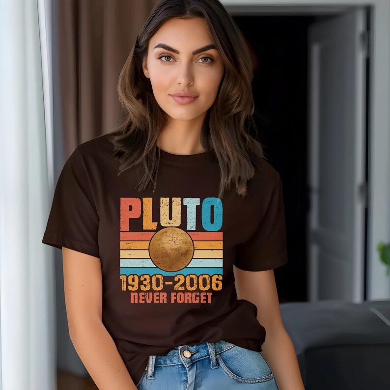 Funny Retro Space Tee, Pluto Never Forget T-Shirt, Vintage Astronomy Shirt, Science Gift for Space Lovers and Nerds