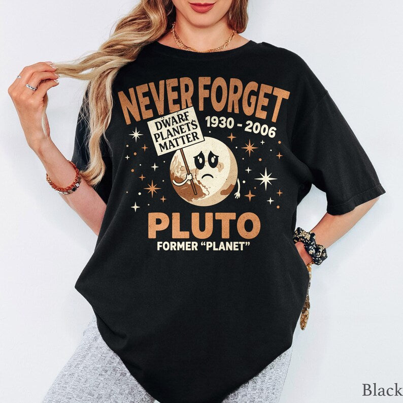 Never Forget Pluto T-Shirt - Men & Women's Unisex Graphic Tee - Vintage Dwarf Planet Tee - Astronomy Space Lover Shirt - Retro Shirt